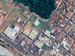 Vítima de 49 anos é esfaqueada no tórax durante a madrugada no Bairro Nossa Senhora das Graças Viatura da Polícia Militar em operação de atendimento a ocorrência de agressão em Uberlândia.