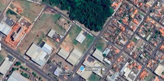 Vítima de 49 anos é esfaqueada no tórax durante a madrugada no Bairro Nossa Senhora das Graças Viatura da Polícia Militar em operação de atendimento a ocorrência de agressão em Uberlândia.