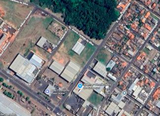 Vítima de 49 anos é esfaqueada no tórax durante a madrugada no Bairro Nossa Senhora das Graças Viatura da Polícia Militar em operação de atendimento a ocorrência de agressão em Uberlândia.
