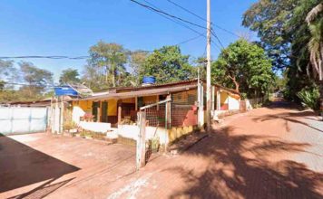 Homem é assassinado a facadas na Represa de Miranda, em Uberlândia Viatura policial e local isolado após homem ser morto a facadas em bar na Represa de Miranda em Uberlândia