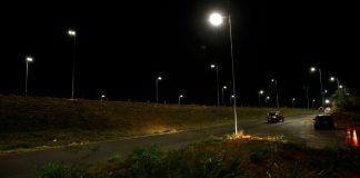 BR-050 recebe iluminação inteligente com tecnologia LED e postes de segurança em Uberlândia Nova iluminação de LED com postes modernos instalada no trecho urbano da BR-050 em Uberlândia.