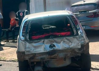Acidente em Uberlândia: Ônibus colide com carro na Avenida Iraque e deixa feridos Viatura e trânsito interditado após ônibus colidir com carro na Avenida Iraque em Uberlândia
