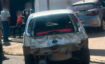 Acidente em Uberlândia: Ônibus colide com carro na Avenida Iraque e deixa feridos Viatura e trânsito interditado após ônibus colidir com carro na Avenida Iraque em Uberlândia