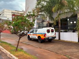 Ação do Gaeco em Uberlândia mira esquema de jogos de azar e lavagem de dinheiro Viaturas e agentes do Gaeco durante operação contra o jogo do bicho em Uberlândia.