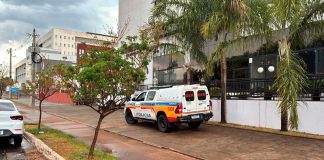Ação do Gaeco em Uberlândia mira esquema de jogos de azar e lavagem de dinheiro Viaturas e agentes do Gaeco durante operação contra o jogo do bicho em Uberlândia.