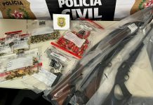 Idoso é preso em Rio Paranaíba após ameaçar esposa e filha grávida com arsenal de armas Armas de fogo e munições apreendidas pela polícia durante operação em Rio Paranaíba.