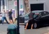Briga de rua termina com homem atropelado no bairro Shopping Park Viatura policial em rua do bairro Shopping Park em Uberlândia onde ocorreu um atropelamento.