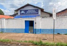 Polícia investiga aluna suspeita de distribuir bebida alcoólica em escola municipal de Uberaba Fachada de escola municipal em Uberaba onde ocorre investigação sobre suposta distribuição de bebida alcoólica.