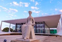 Entenda como será o julgamento no STF envolvendo mensagens atribuídas a Alexandre de Moraes Fachada do Supremo Tribunal Federal (STF) em Brasília durante dia de sessão extraordinária.
