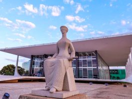 Entenda como será o julgamento no STF envolvendo mensagens atribuídas a Alexandre de Moraes Fachada do Supremo Tribunal Federal (STF) em Brasília durante dia de sessão extraordinária.