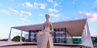 Entenda como será o julgamento no STF envolvendo mensagens atribuídas a Alexandre de Moraes Fachada do Supremo Tribunal Federal (STF) em Brasília durante dia de sessão extraordinária.
