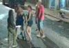 Homem é assassinado a facadas ao tentar impedir agressão contra mulher em Uberlândia Viatura da polícia e movimentação em rua de Uberlândia representando caso de homicídio.