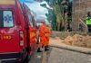 Trabalhador de 45 anos morre após queda de andaime em igreja de Araxá Viatura dos bombeiros em operação de atendimento após acidente de trabalho em igreja de Araxá.